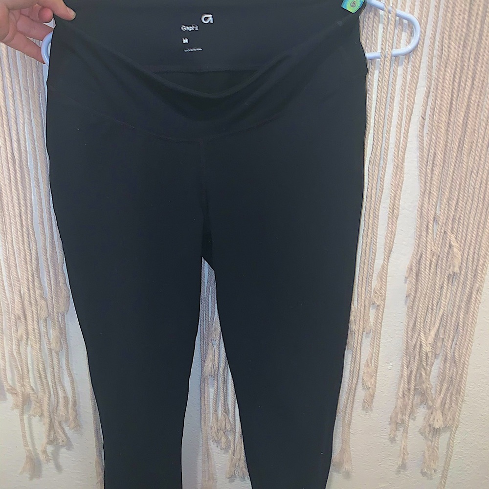 ❤️SOLD❤️Gap Fit Black Capri Leggings